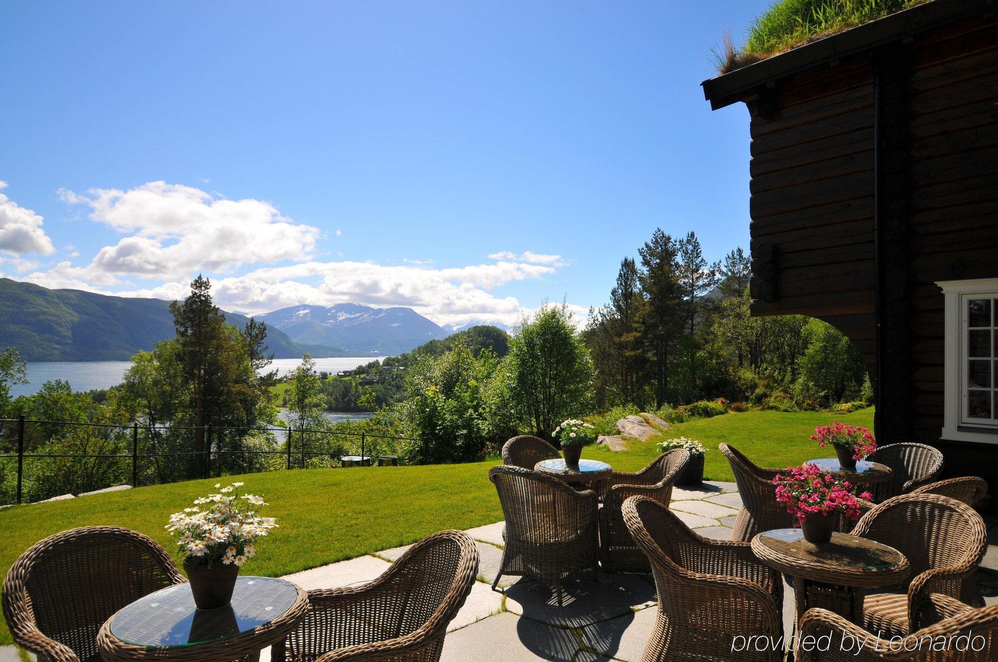 Storfjord Hotel Skodje Екстериор снимка