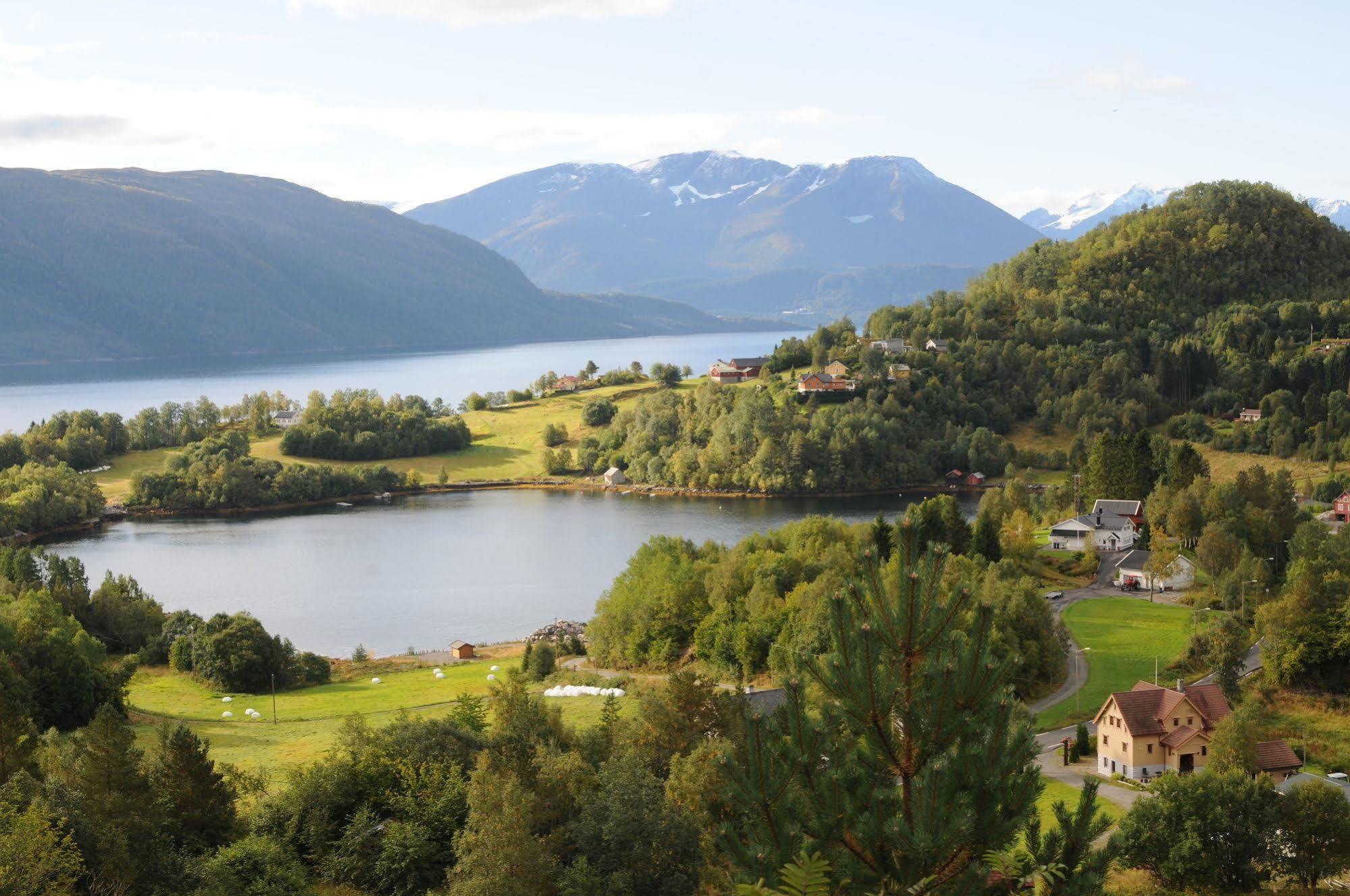 Storfjord Hotel Skodje Екстериор снимка